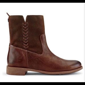 Olukai kaupili short boot size 9.5